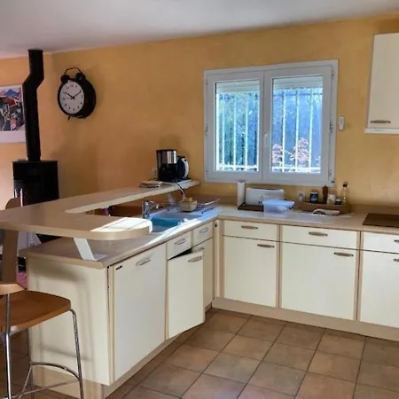 Hébergement de vacances Maison Lumineuse Avec Jardin, 3 Ch., Proche Centre De Céret, Jusqu'à 6 Pers., Animaux Bienvenus - Fr-1-703-49 *