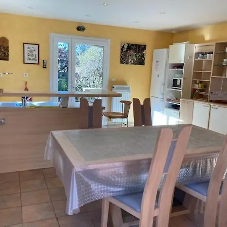 Maison Lumineuse Avec Jardin, 3 Ch., Proche Centre De Céret, Jusqu'à 6 Pers., Animaux Bienvenus - Fr-1-703-49 * Céret